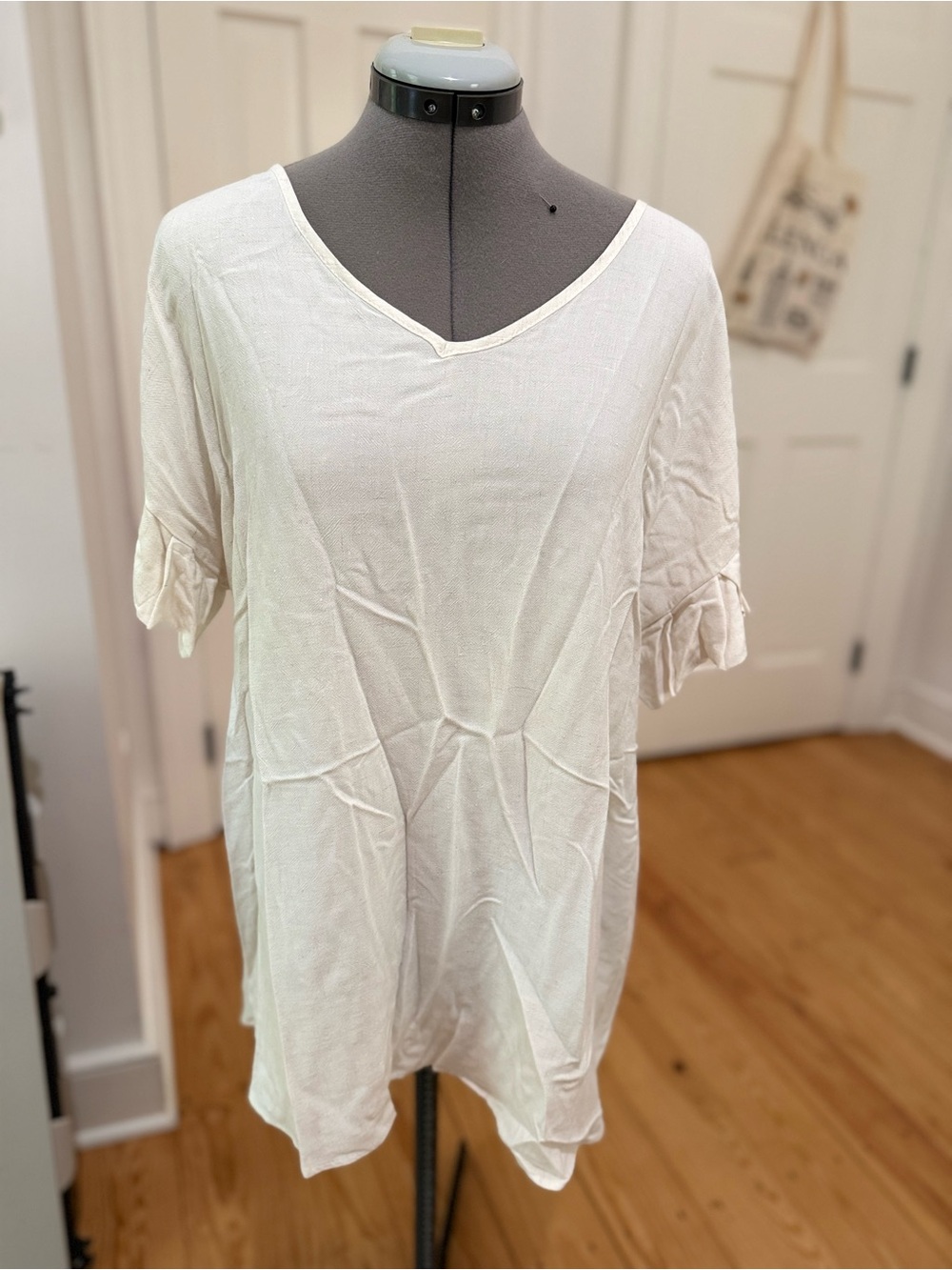 Women's White V-Neck Short Sleeve Top